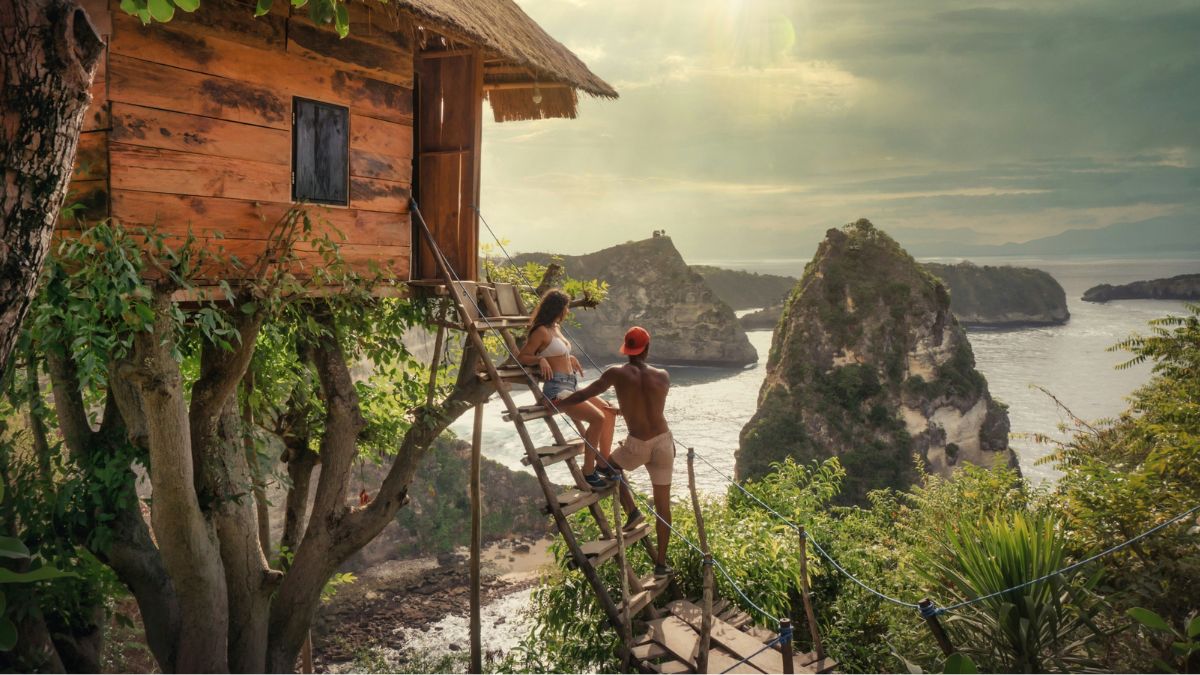 Couple hanging out in a tree house in Bali