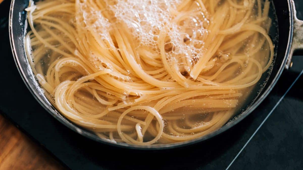 Boiling pasta